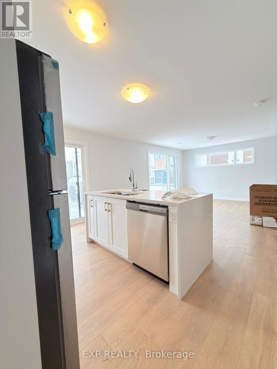 1233 Creekway Private, Ottawa, Ontario  K2T 0S9 - Photo 4 - X12713030