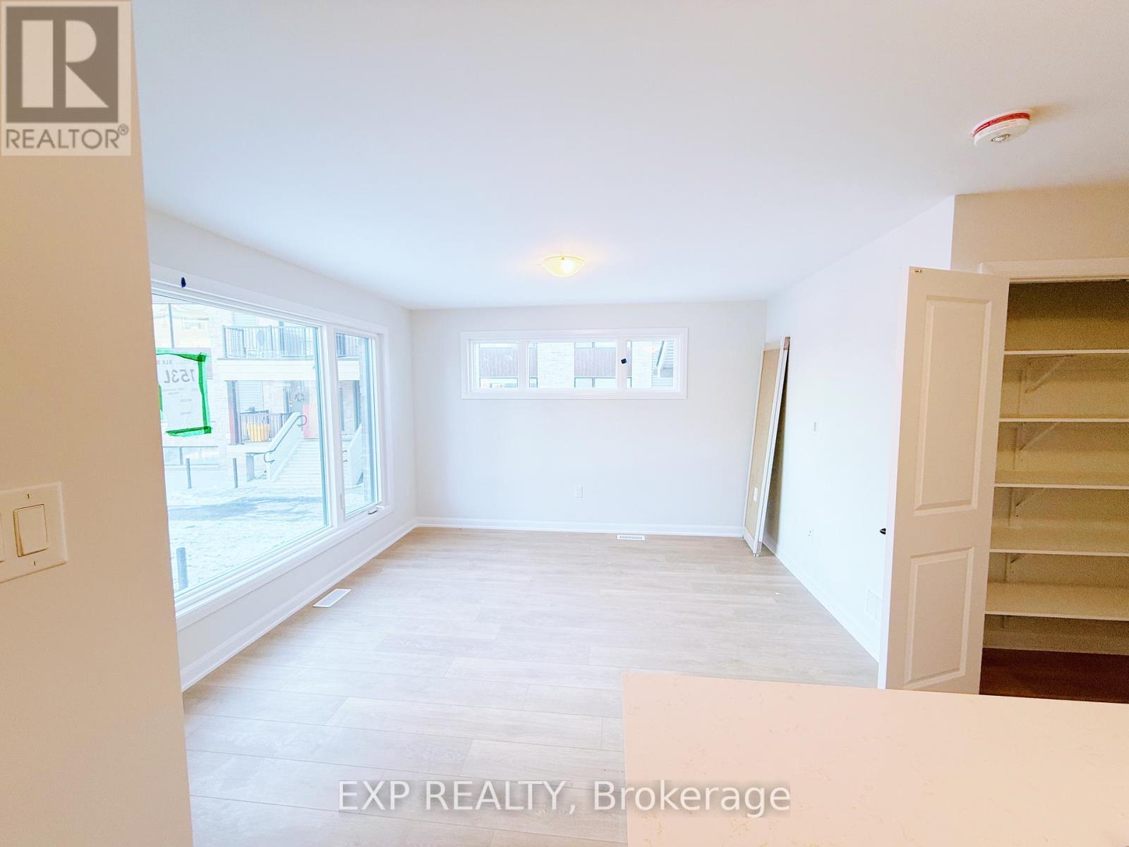 1233 Creekway Private, Ottawa, Ontario  K2T 0S9 - Photo 5 - X12713030