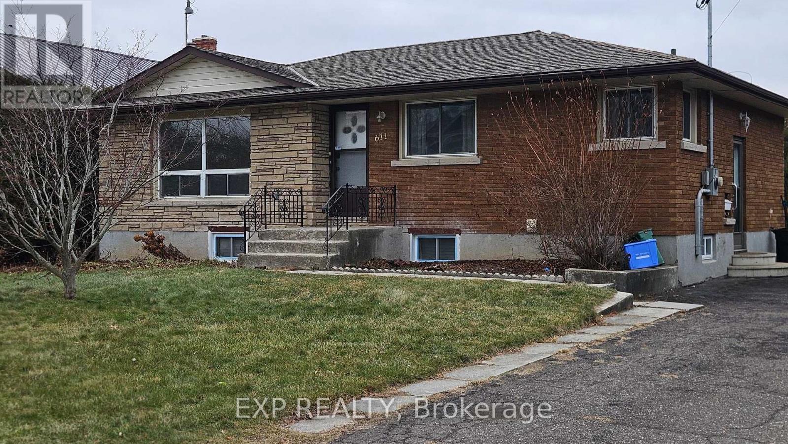 Upper - 611 Geneva Street, St. Catharines, Ontario  L2N 2J3 - Photo 1 - X12611856