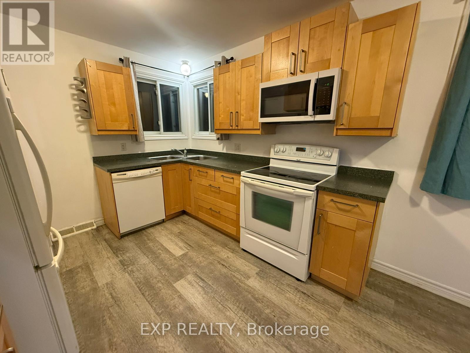 Upper - 611 Geneva Street, St. Catharines, Ontario  L2N 2J3 - Photo 11 - X12611856