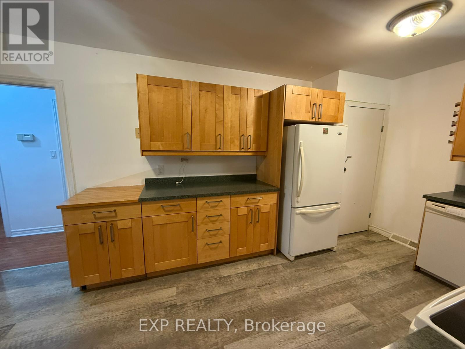 Upper - 611 Geneva Street, St. Catharines, Ontario  L2N 2J3 - Photo 12 - X12611856