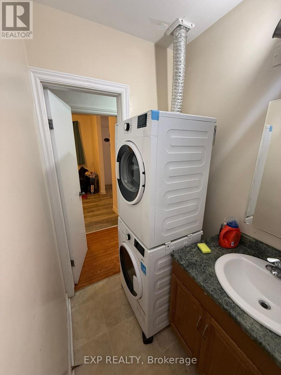 Upper - 611 Geneva Street, St. Catharines, Ontario  L2N 2J3 - Photo 16 - X12611856