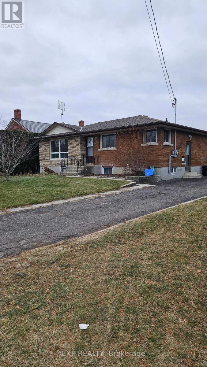 Upper - 611 Geneva Street, St. Catharines, Ontario  L2N 2J3 - Photo 2 - X12611856