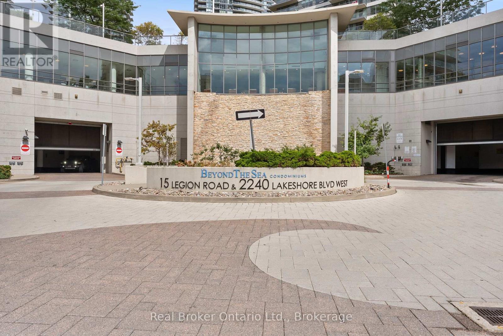 2901 - 2240 Lakeshore Boulevard W, Toronto, Ontario  M8V 0B1 - Photo 2 - W12713010