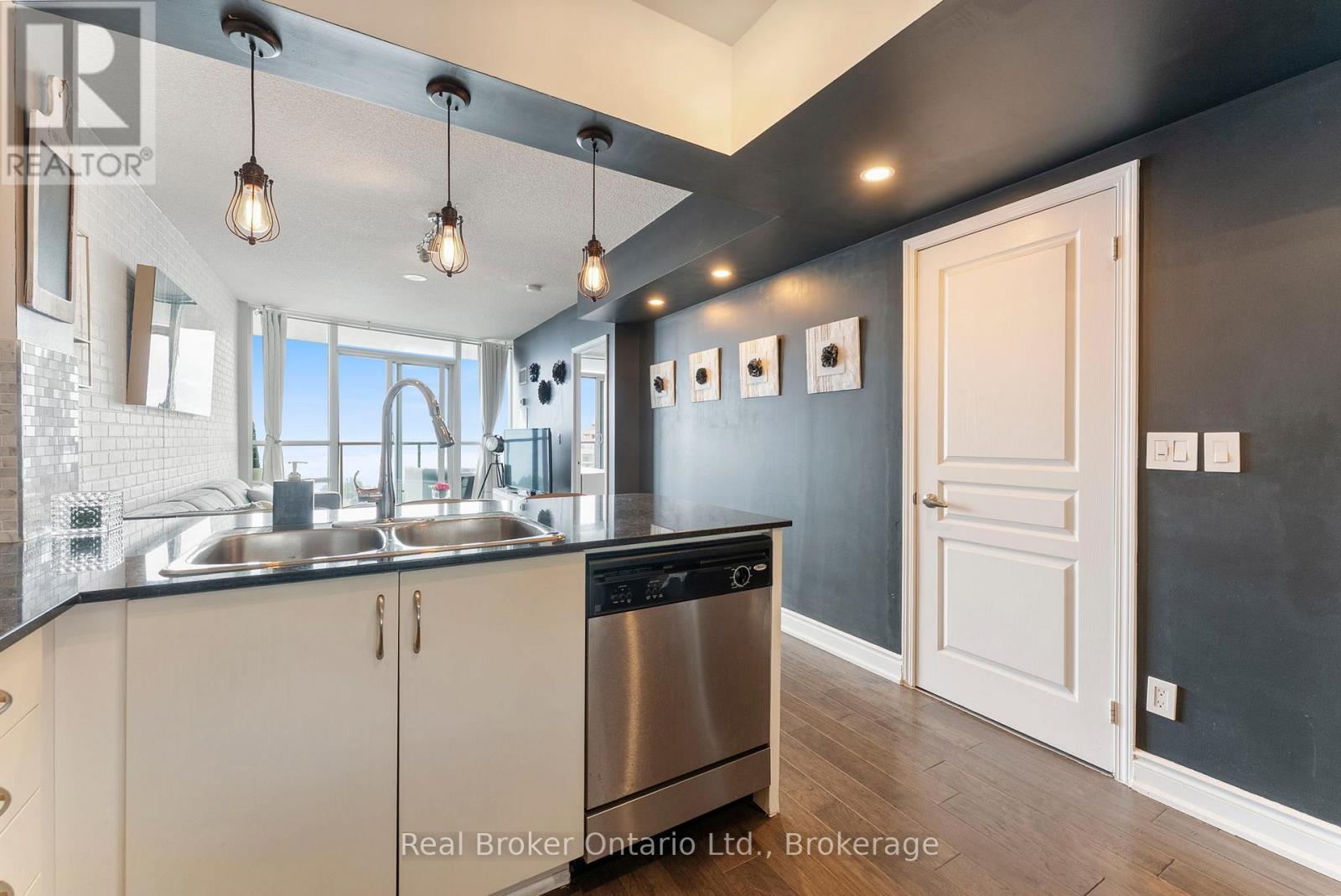 2901 - 2240 Lakeshore Boulevard W, Toronto, Ontario  M8V 0B1 - Photo 6 - W12713010