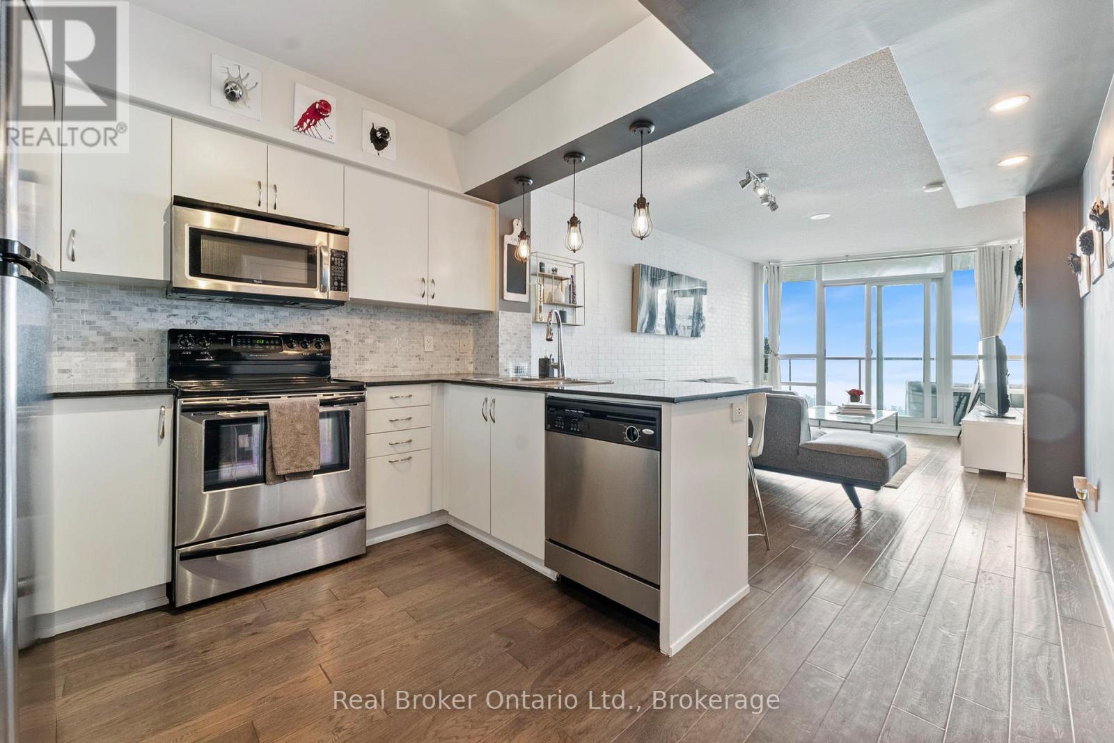 2901 - 2240 Lakeshore Boulevard W, Toronto, Ontario  M8V 0B1 - Photo 8 - W12713010