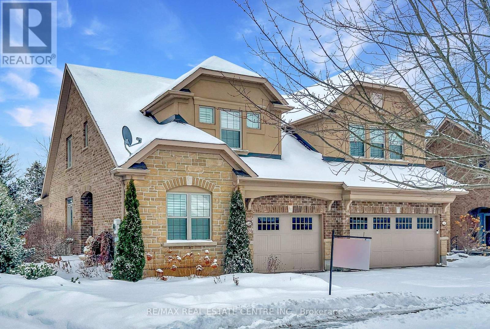 <div class="slider-price">$999,900</div><p>249 Millview Court, Guelph/eramosa, Ontario</p>