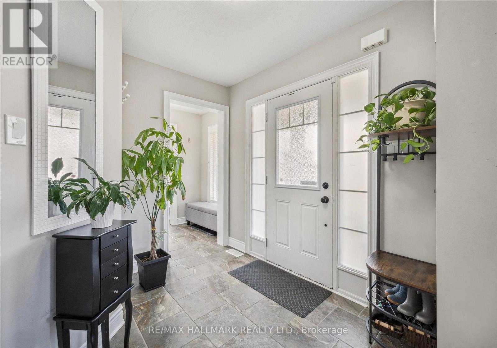 226 Amand Drive, Kitchener, Ontario  N2R 0J9 - Photo 4 - X12712872