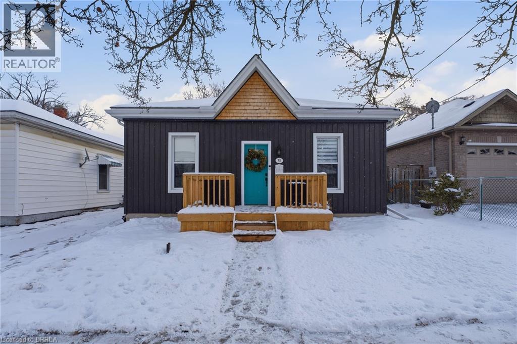 92 Walnut Street, Brantford photo number 2