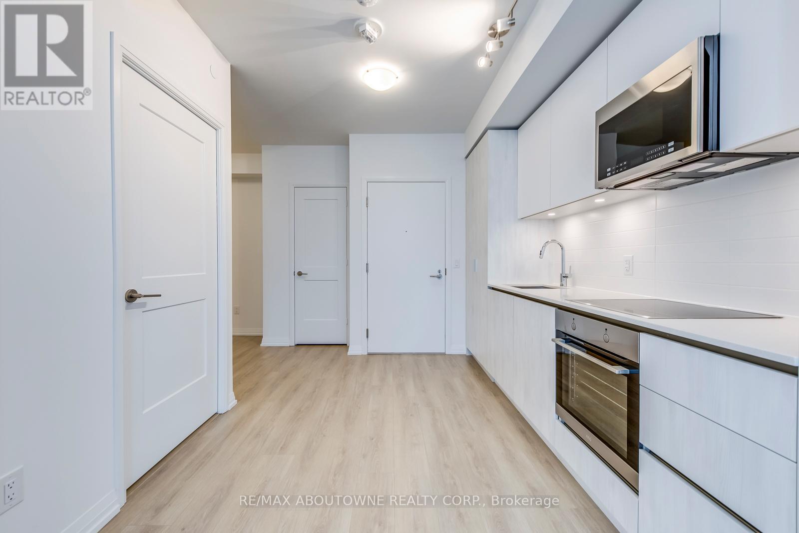 3007 - 8 Widmer Street, Toronto, Ontario  M5V 0W6 - Photo 7 - C12712934