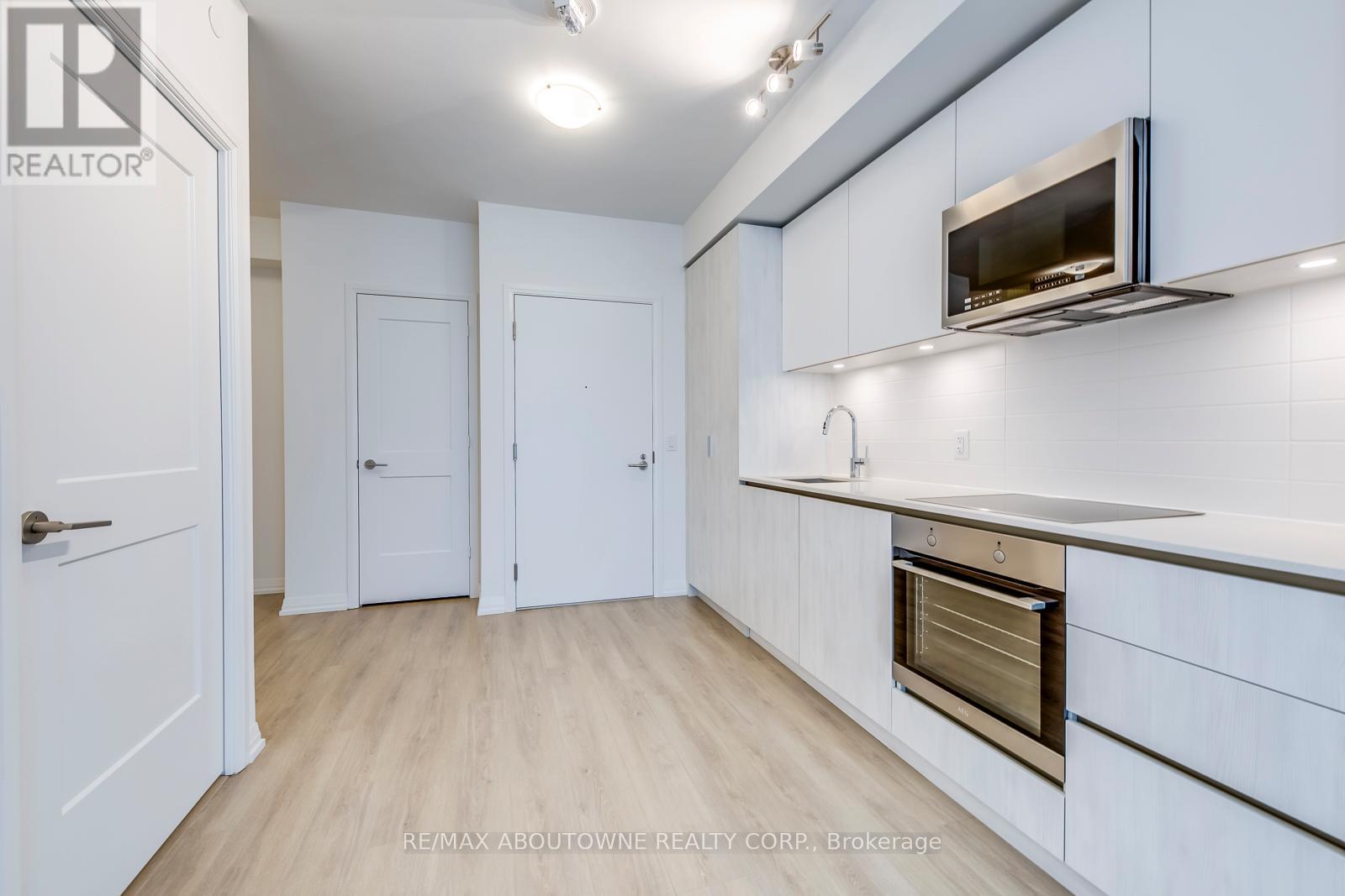 3007 - 8 Widmer Street, Toronto, Ontario  M5V 0W6 - Photo 8 - C12712934