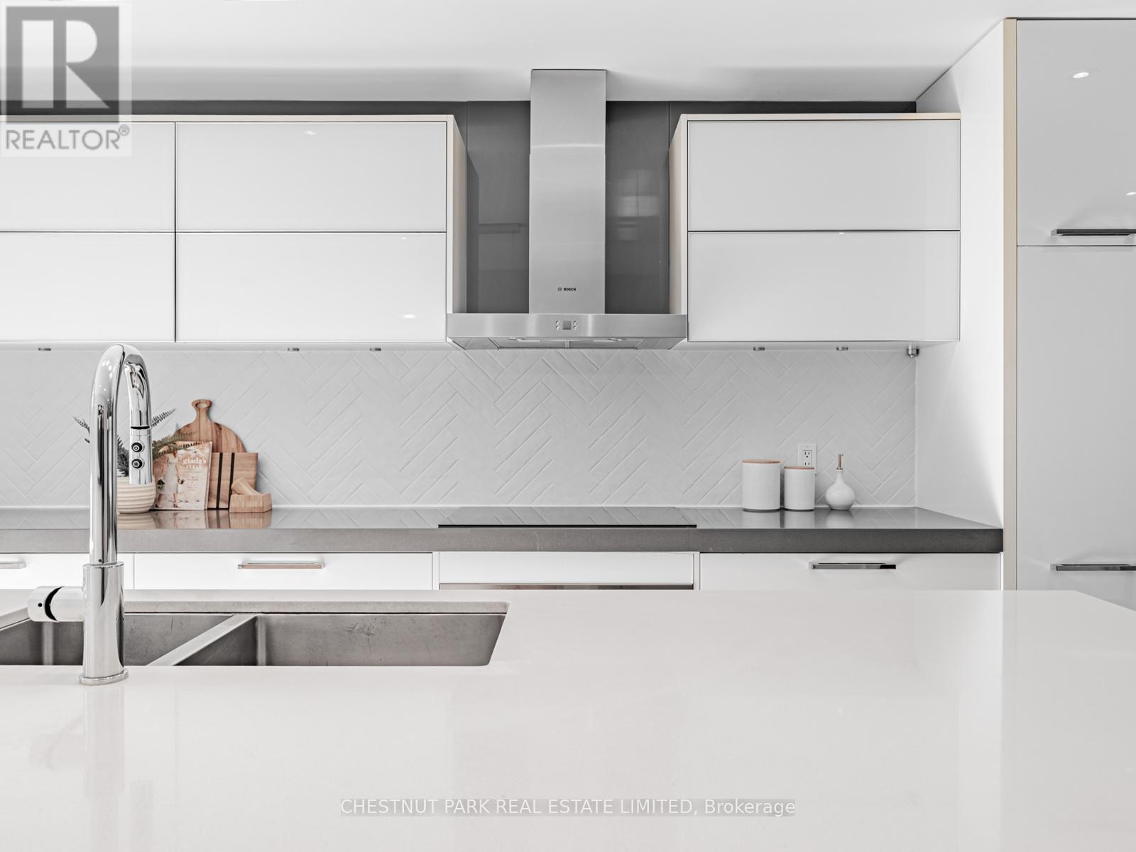 21 Cortleigh Boulevard, Toronto, Ontario  M4R 1K5 - Photo 25 - C12712984