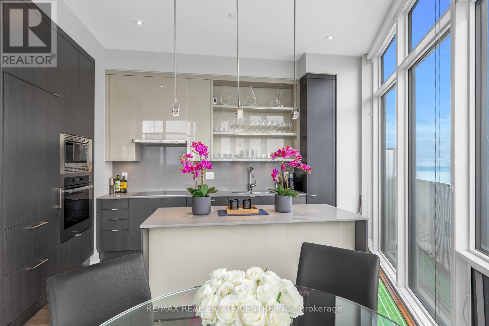 Sph 201 - 88 Harbour Street, Toronto, Ontario  M5J 2T5 - Photo 15 - C12713102