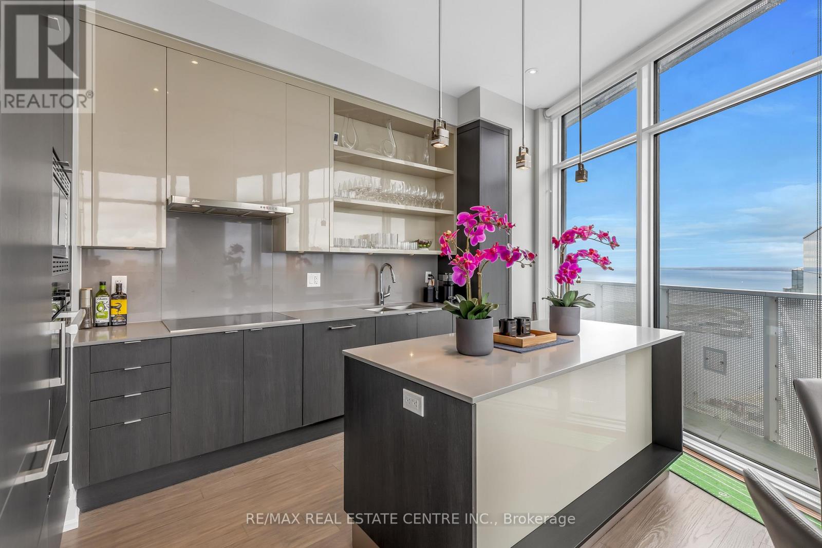 Sph 201 - 88 Harbour Street, Toronto, Ontario  M5J 2T5 - Photo 18 - C12713102