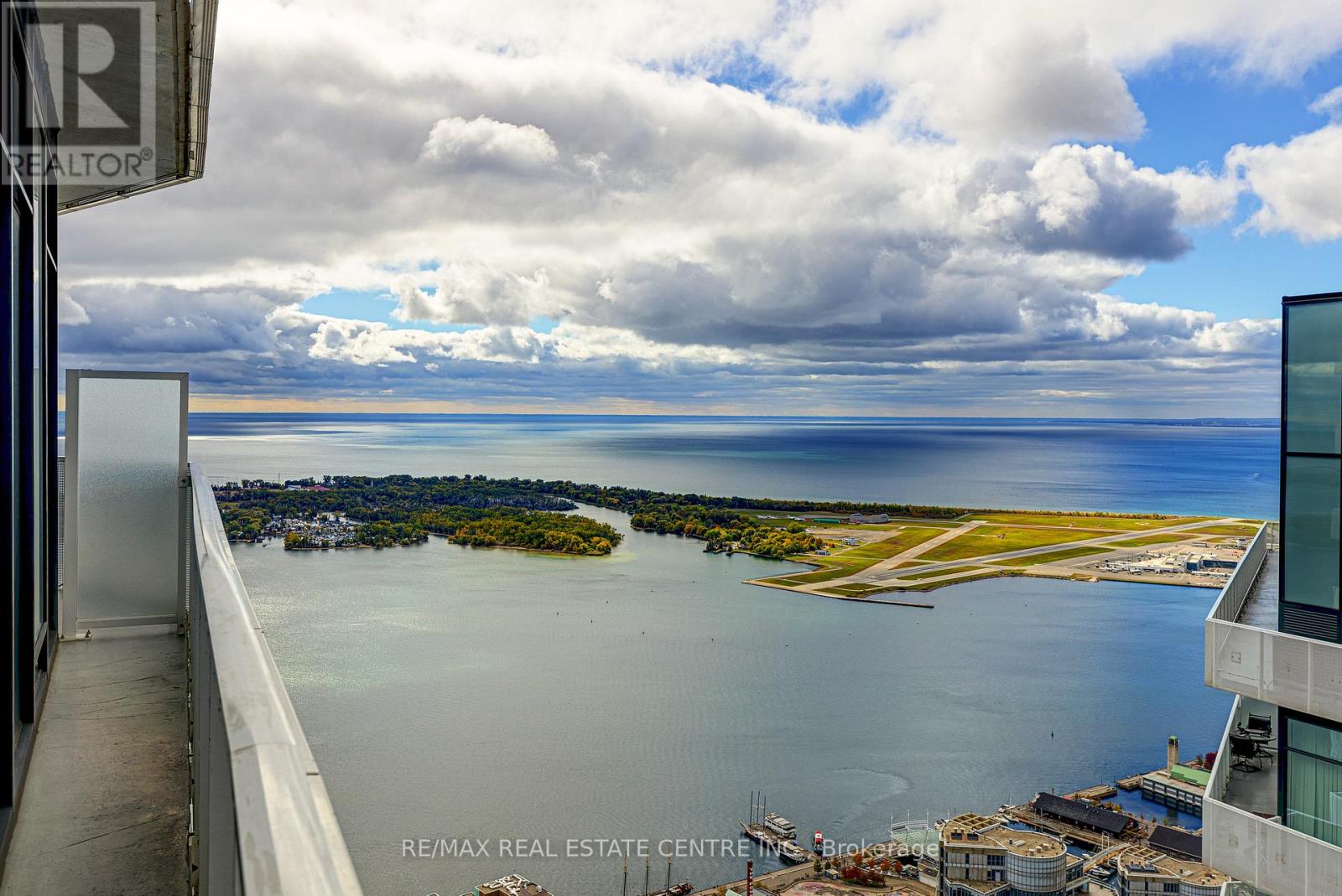 Sph 201 - 88 Harbour Street, Toronto, Ontario  M5J 2T5 - Photo 3 - C12713102