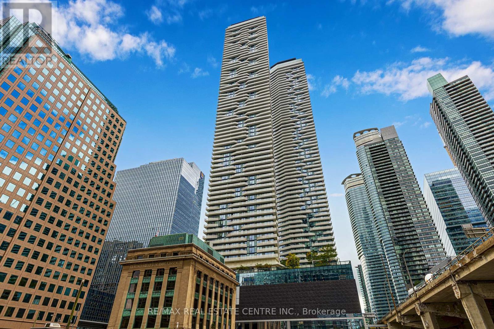 Sph 201 - 88 Harbour Street, Toronto, Ontario  M5J 2T5 - Photo 4 - C12713102