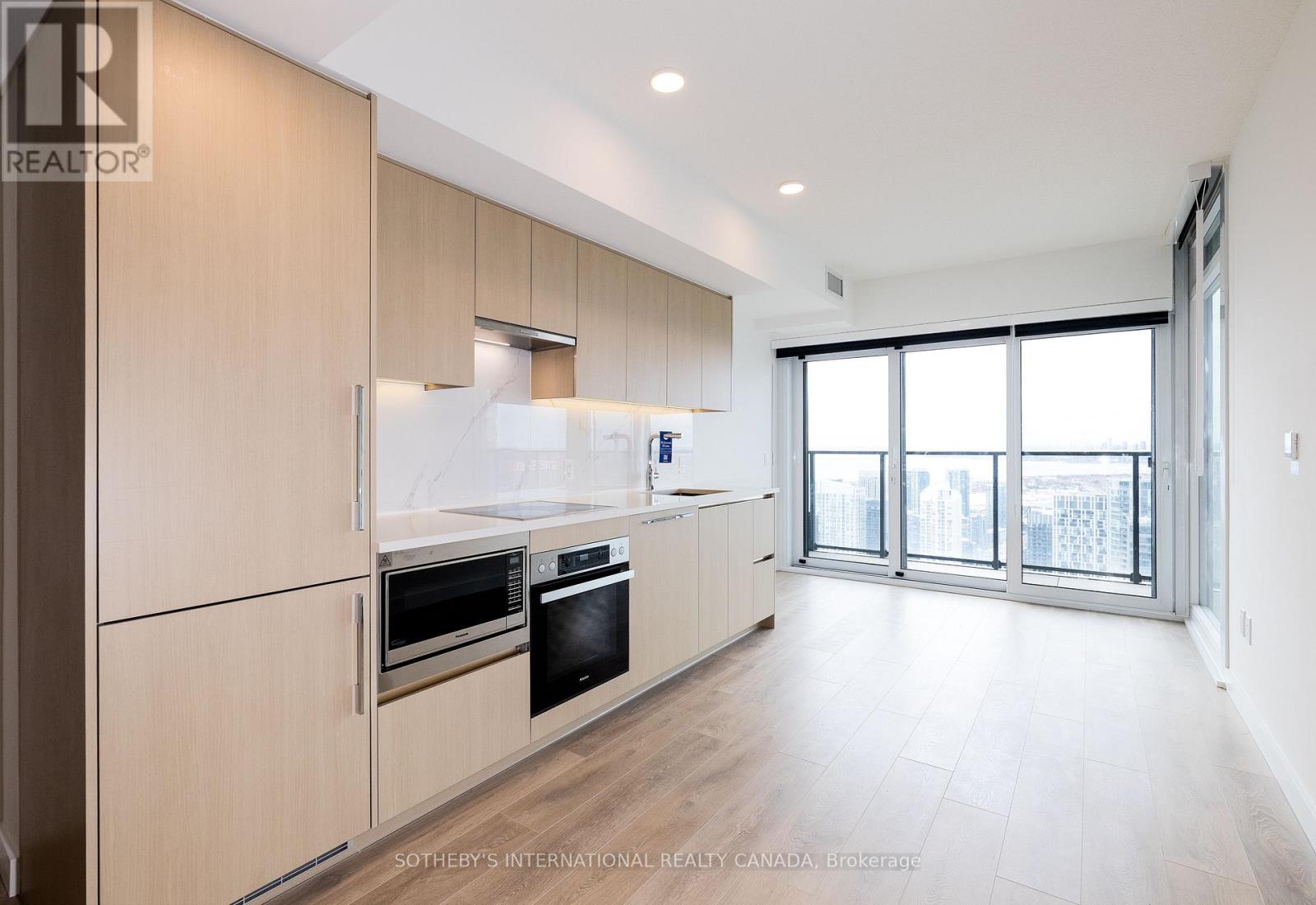 5702 - 3 CONCORD CITYPLACE WAY, Toronto, Ontario