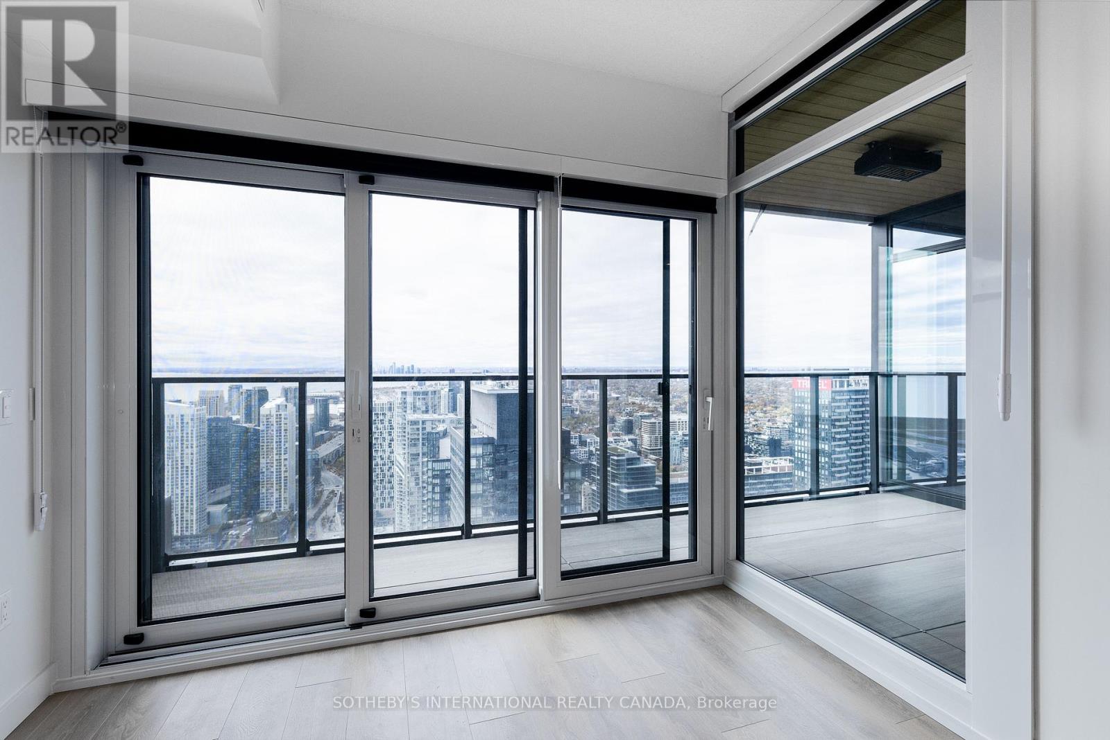 5702 - 3 Concord Cityplace Way, Toronto, Ontario  M5V 0X4 - Photo 11 - C12713162