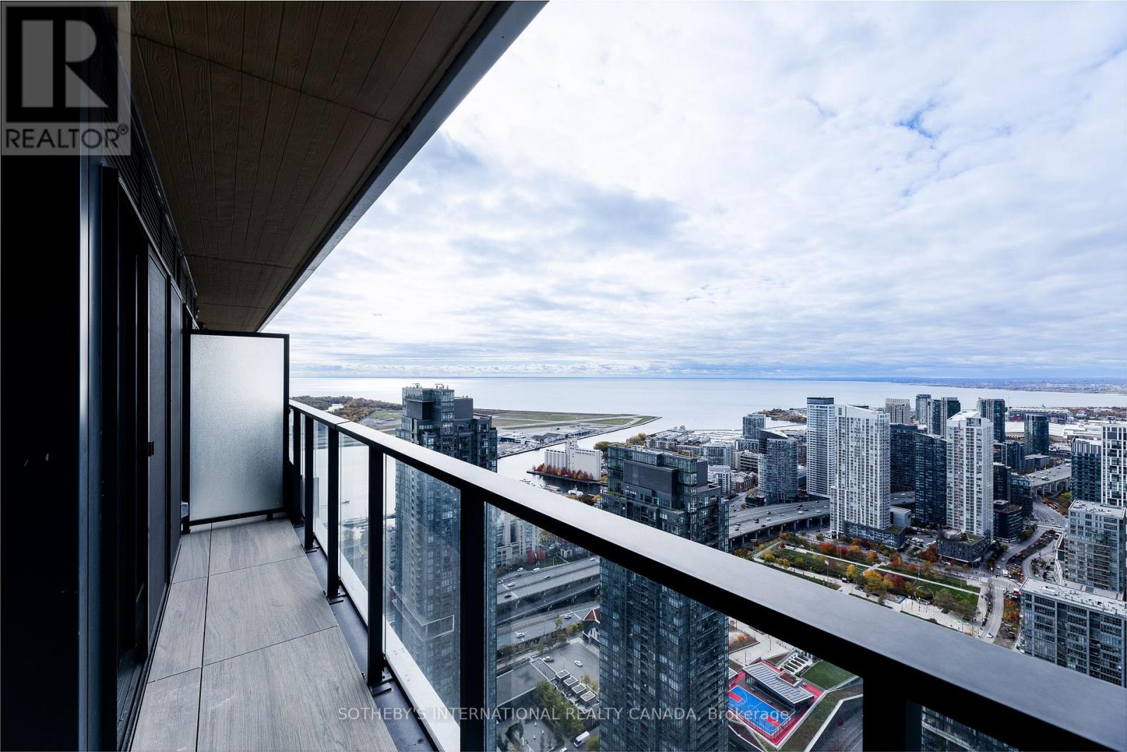 5702 - 3 Concord Cityplace Way, Toronto, Ontario  M5V 0X4 - Photo 13 - C12713162