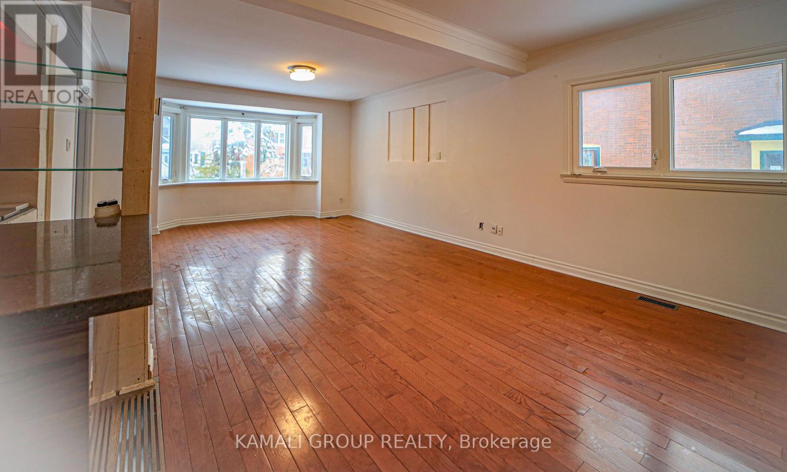 Main - 46 Centre Street E, Richmond Hill, Ontario  L4C 1A4 - Photo 3 - N12701178