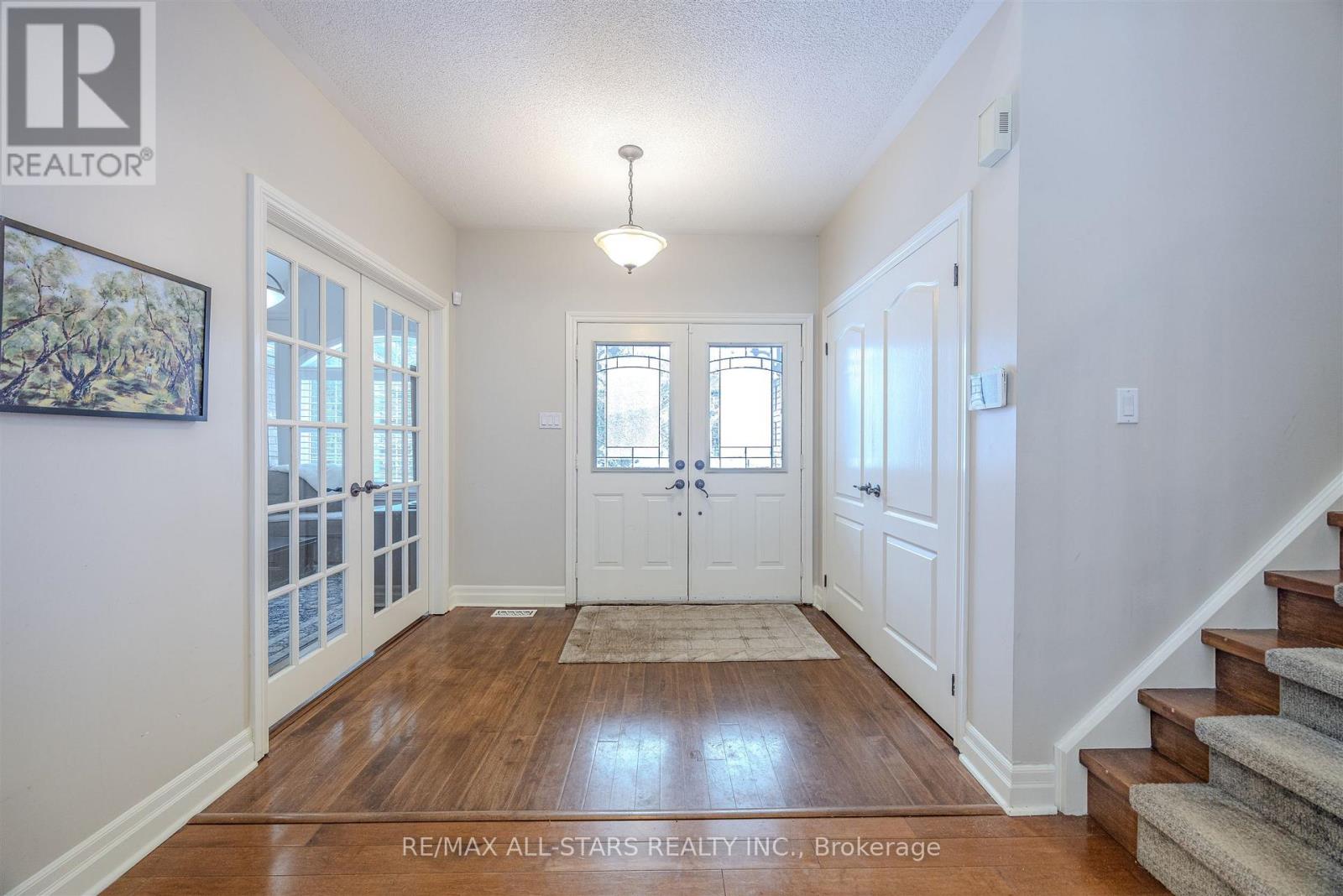 15 Glenn Gould Crescent, Uxbridge, Ontario  L9P 1W4 - Photo 2 - N12712134