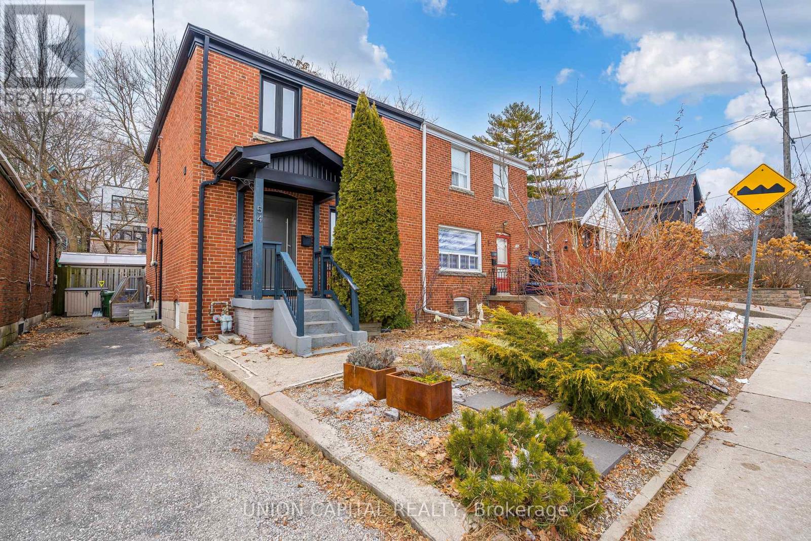 54 Glenside Avenue, Toronto, Ontario  M4L 2T5 - Photo 3 - E12712914