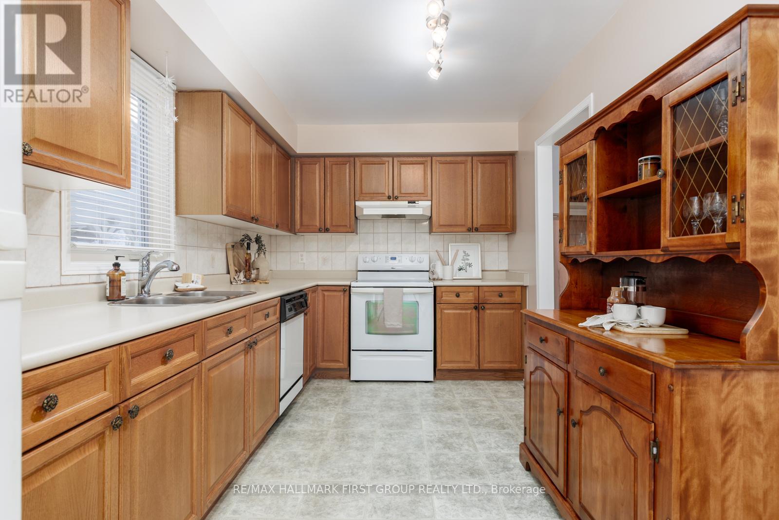 5a Fairway Drive, Clarington, Ontario  L1B 1B6 - Photo 10 - E12712974