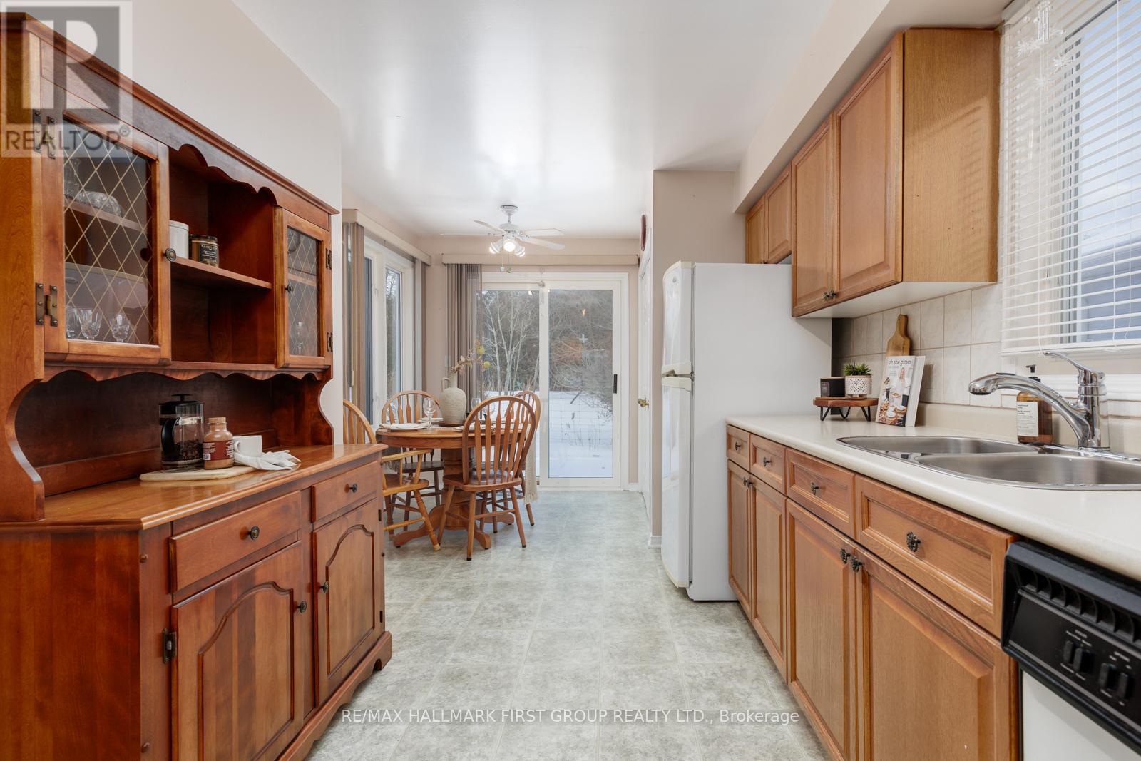 5a Fairway Drive, Clarington, Ontario  L1B 1B6 - Photo 11 - E12712974