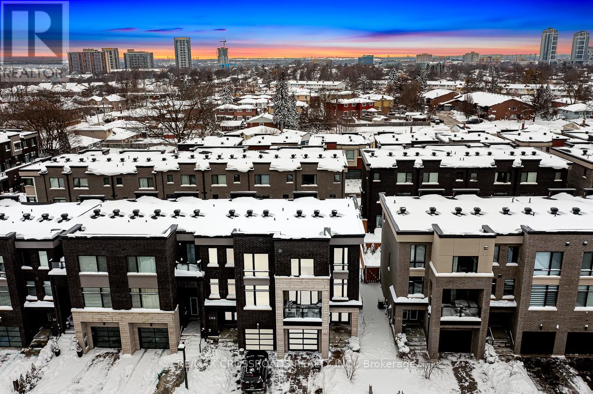 1367 Gull Crossing, Pickering, Ontario  L1W 0B7 - Photo 2 - E12713090