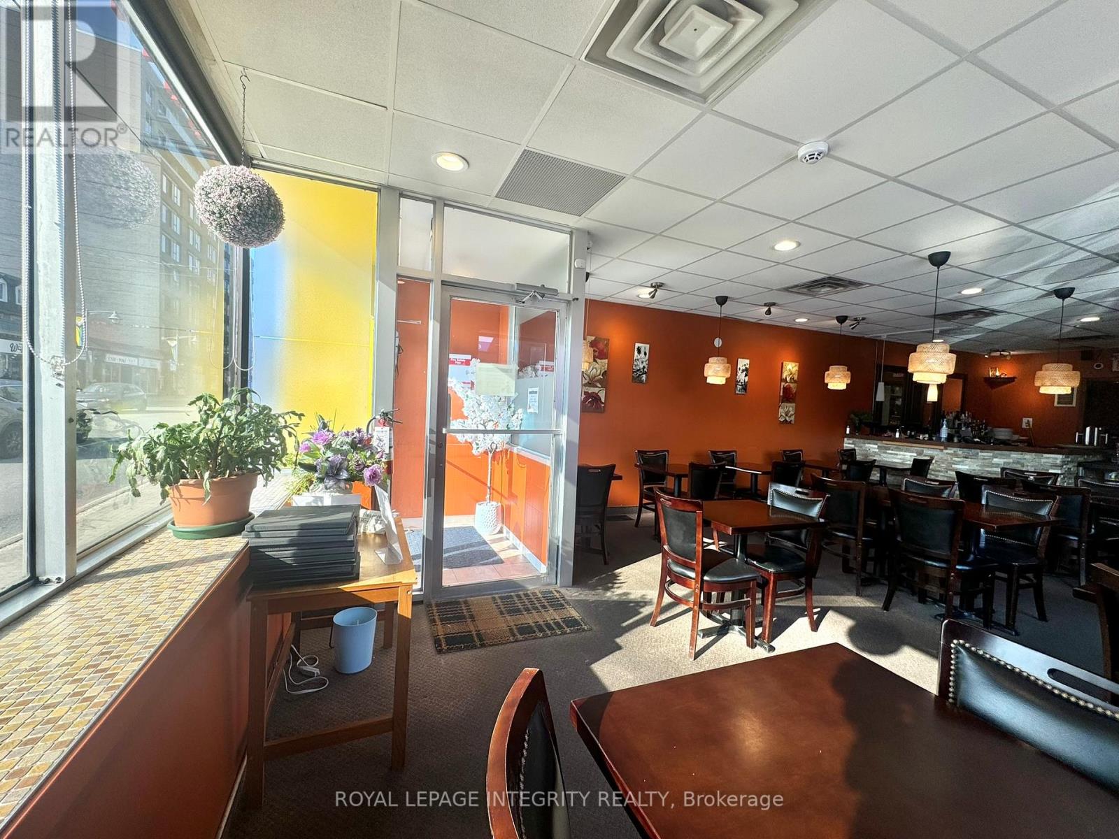511 Bank Street, Ottawa, Ontario  K2P 1Z5 - Photo 2 - X12330828