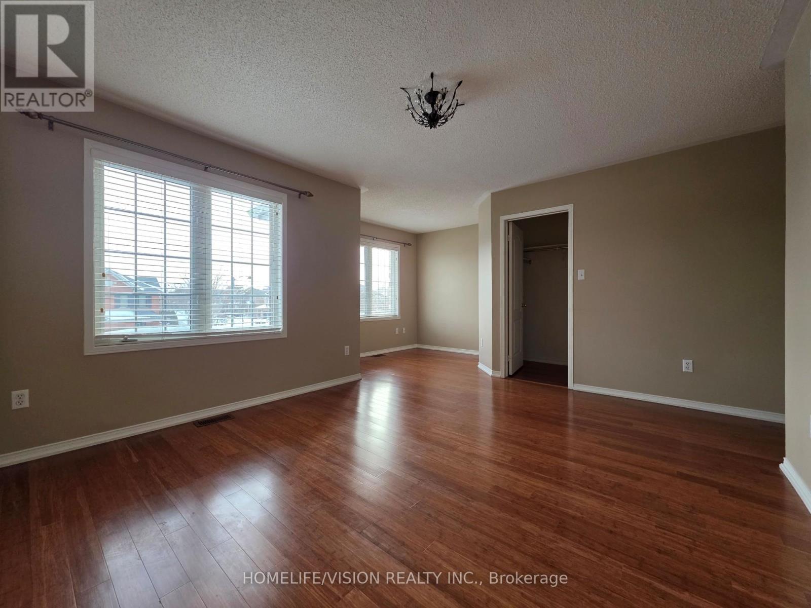 54 Mcnally Way, Aurora, Ontario  L4G 7V3 - Photo 2 - N12712880