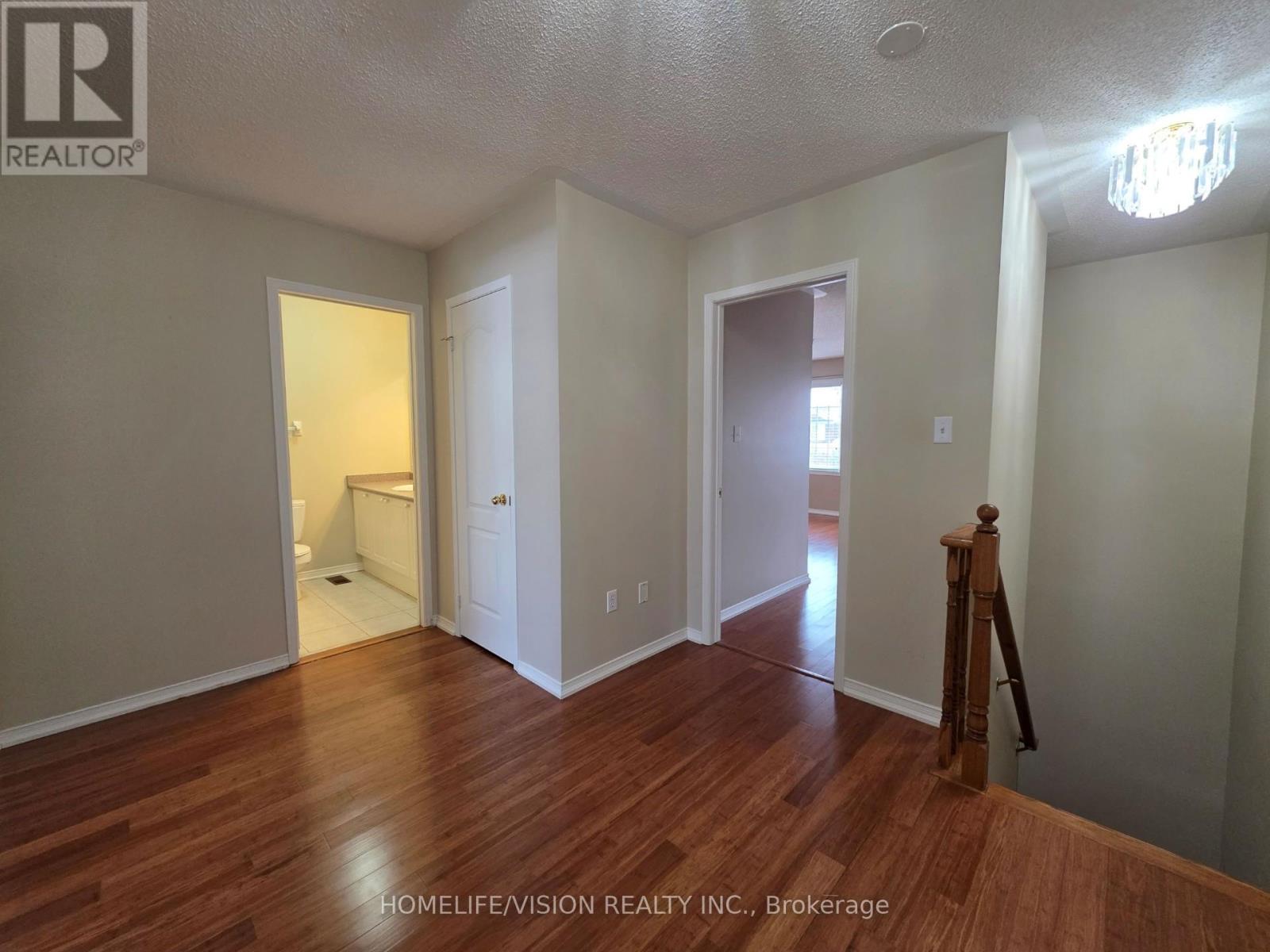 54 Mcnally Way, Aurora, Ontario  L4G 7V3 - Photo 4 - N12712880