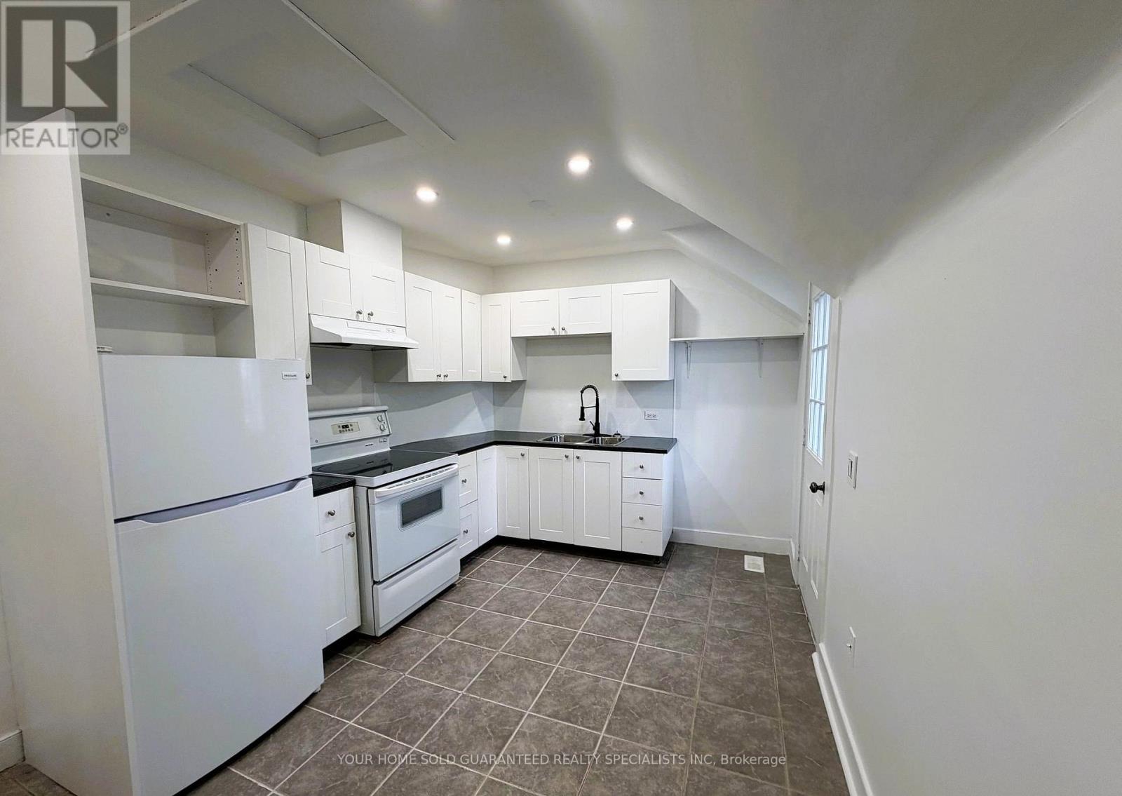 2 - 98 Wellington Street E, Aurora, Ontario  L4G 1H8 - Photo 3 - N12712980