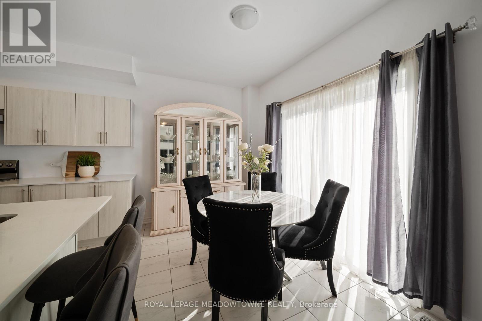 60 Harvest Crescent, Barrie, Ontario  L9J 0T3 - Photo 8 - S12713080