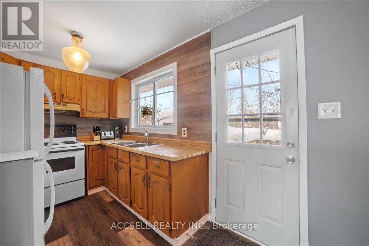 156 Evergreen Avenue, Tay, Ontario  L0K 1R0 - Photo 10 - S12713100