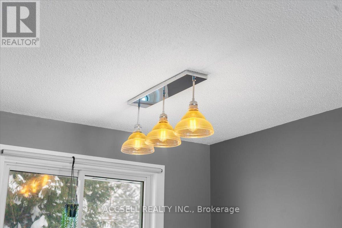 156 Evergreen Avenue, Tay, Ontario  L0K 1R0 - Photo 13 - S12713100