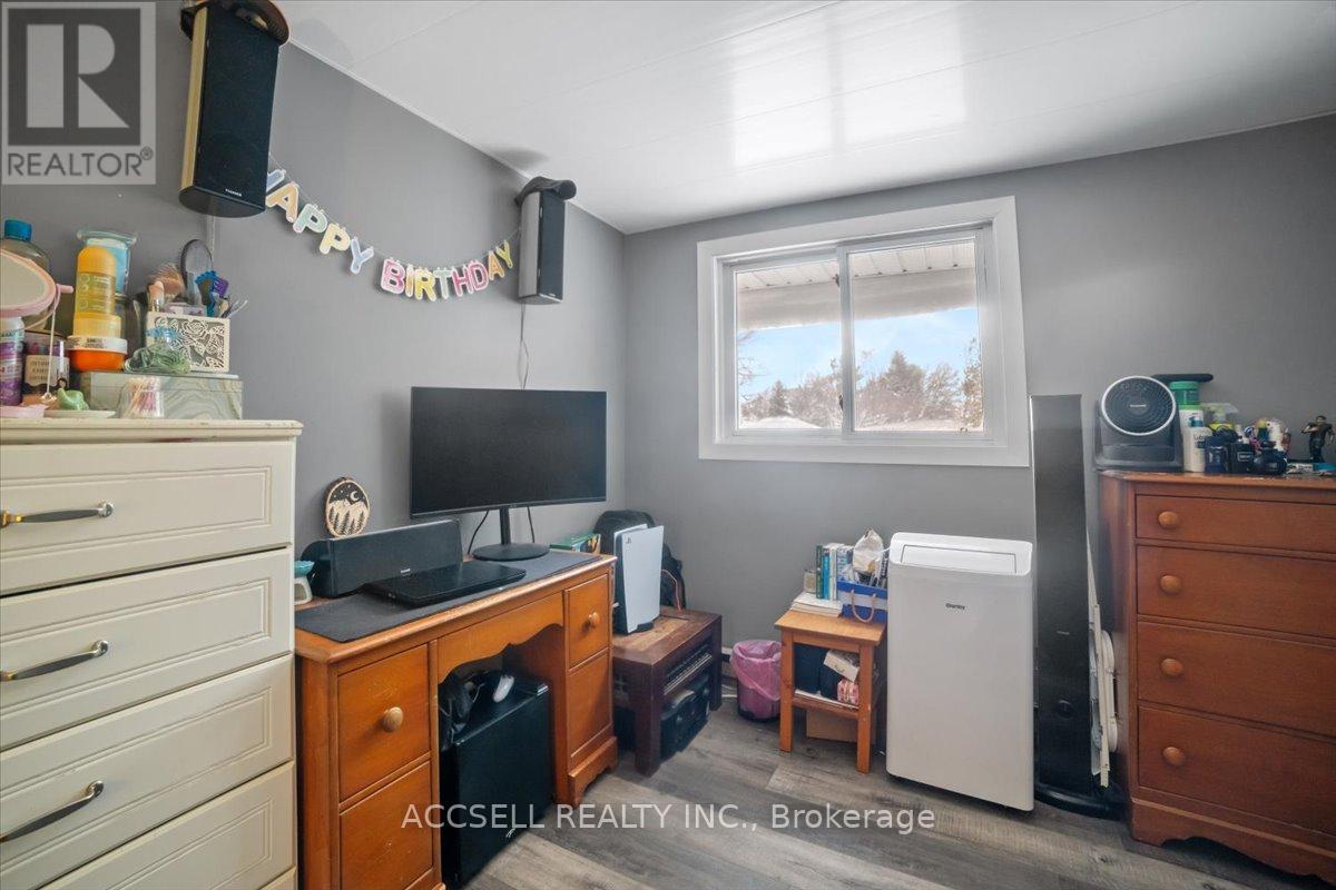 156 Evergreen Avenue, Tay, Ontario  L0K 1R0 - Photo 18 - S12713100