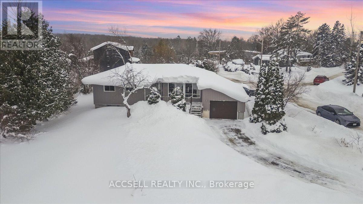 156 Evergreen Avenue, Tay, Ontario  L0K 1R0 - Photo 2 - S12713100