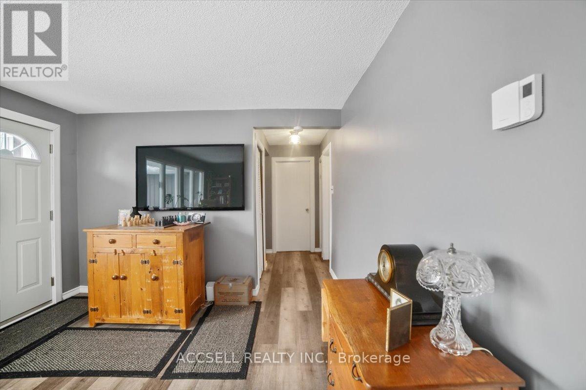 156 Evergreen Avenue, Tay, Ontario  L0K 1R0 - Photo 5 - S12713100