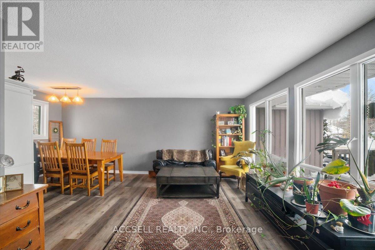 156 Evergreen Avenue, Tay, Ontario  L0K 1R0 - Photo 7 - S12713100