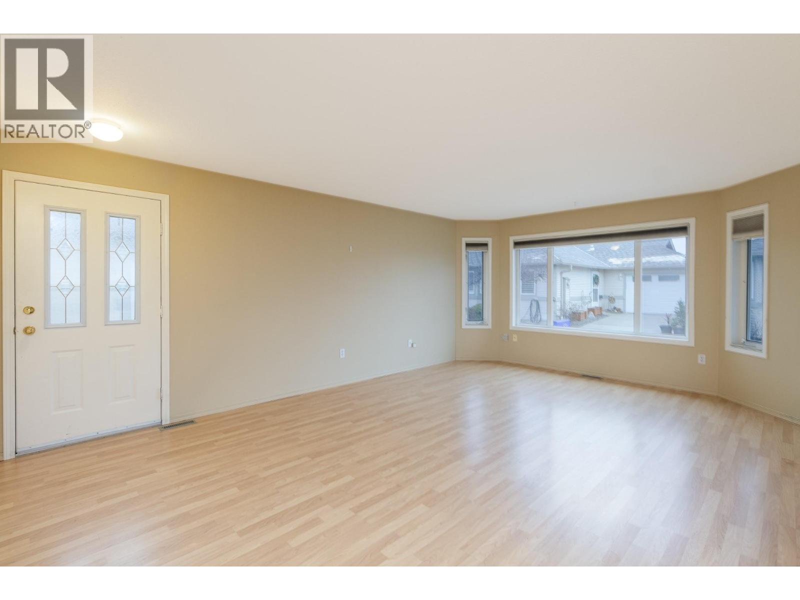 111 Harbourfront Drive Nw Unit# 14, Salmon Arm, British Columbia  V1E 1A3 - Photo 3 - 10370716