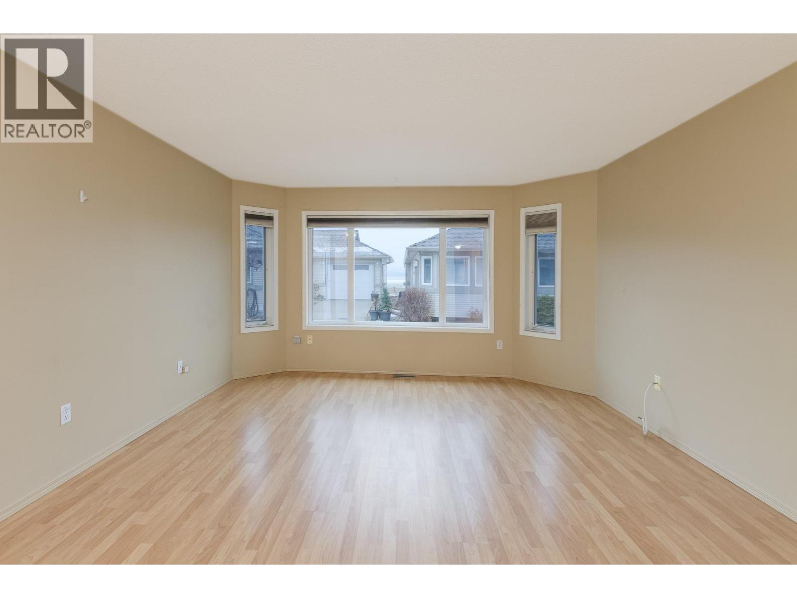 111 Harbourfront Drive Nw Unit# 14, Salmon Arm, British Columbia  V1E 1A3 - Photo 4 - 10370716