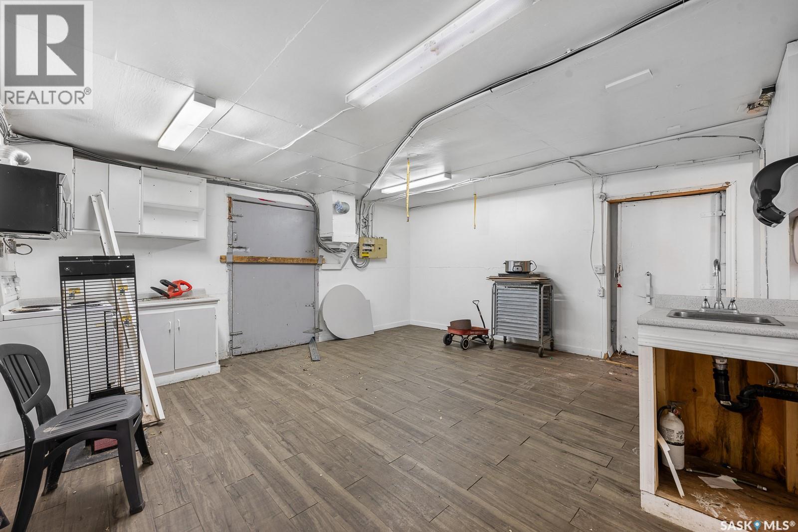 254 Railway Avenue, Southey, Saskatchewan  S0G 4P0 - Photo 11 - SK027053