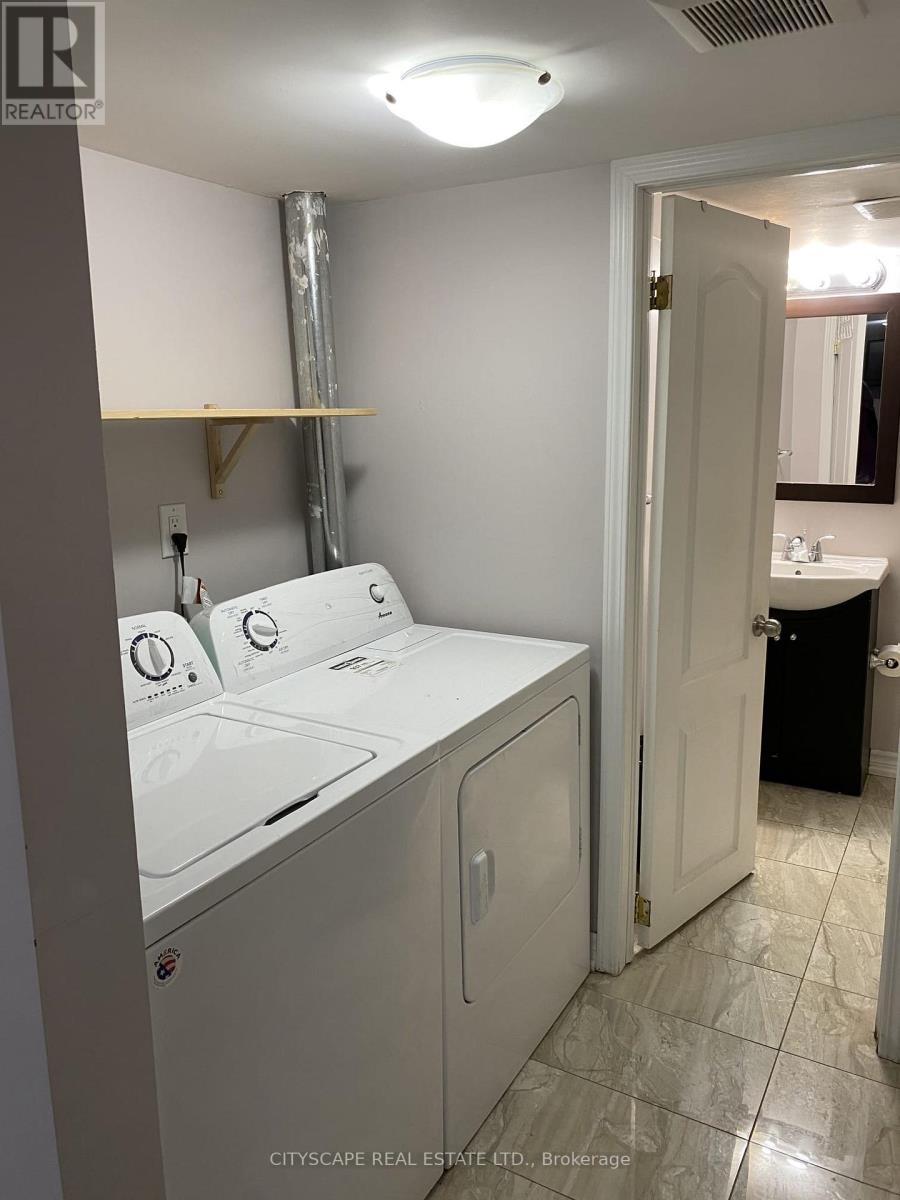 2- Basement Apt - 16 Larande Court, Brampton, Ontario  L6Y 0M3 - Photo 11 - W12712898