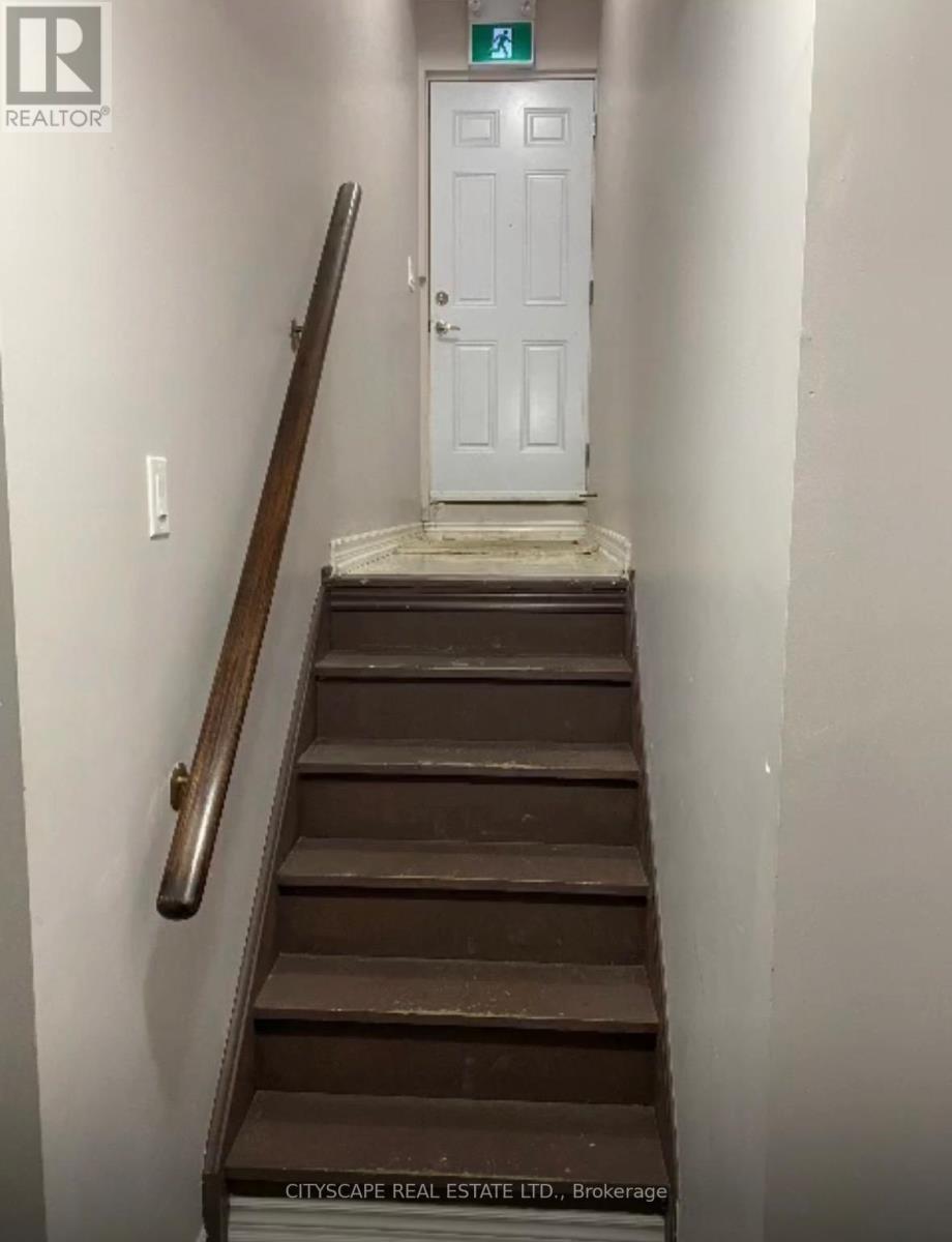 2- Basement Apt - 16 Larande Court, Brampton, Ontario  L6Y 0M3 - Photo 12 - W12712898