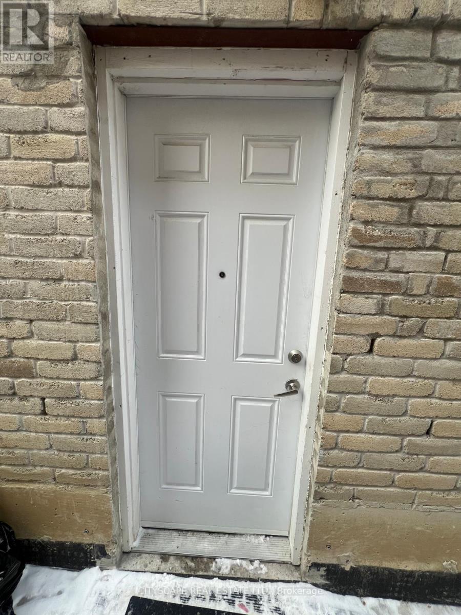 2- Basement Apt - 16 Larande Court, Brampton, Ontario  L6Y 0M3 - Photo 13 - W12712898