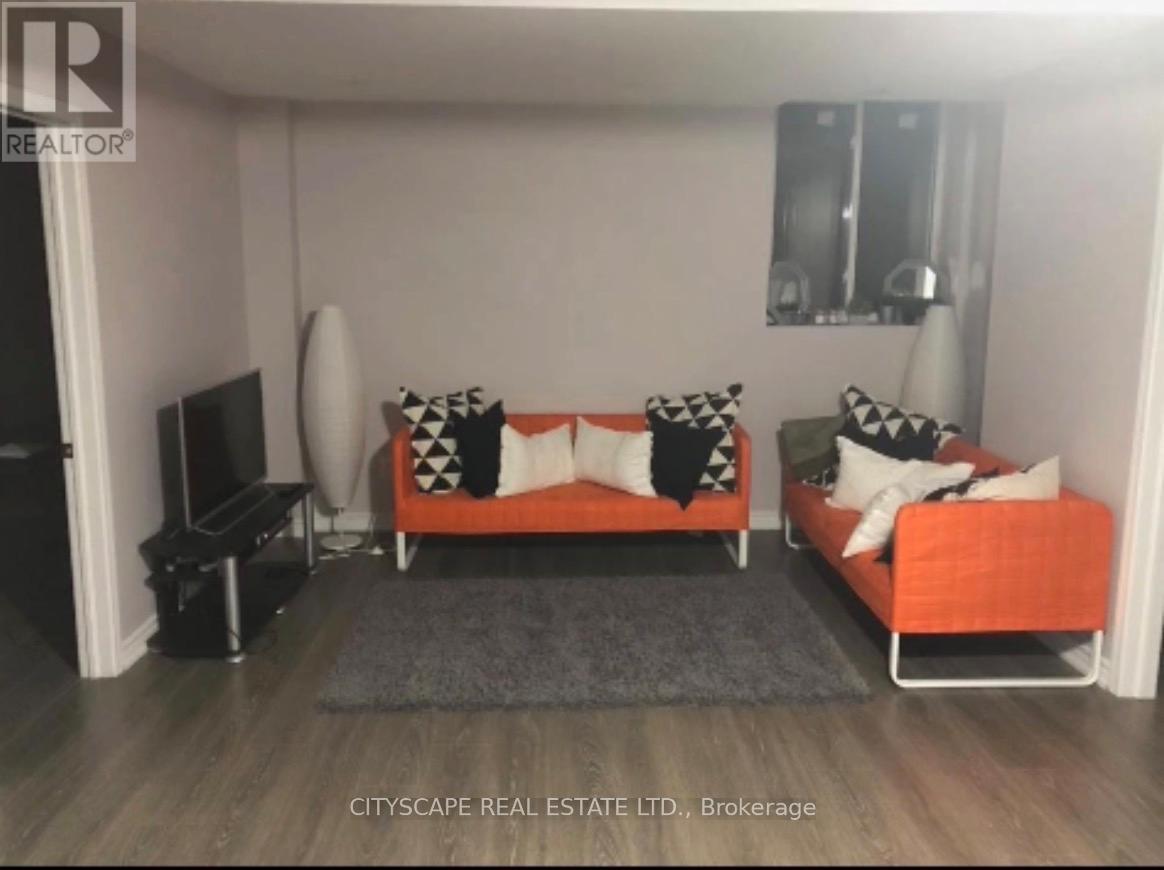 2- Basement Apt - 16 Larande Court, Brampton, Ontario  L6Y 0M3 - Photo 2 - W12712898