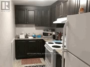 2- Basement Apt - 16 Larande Court, Brampton, Ontario  L6Y 0M3 - Photo 3 - W12712898