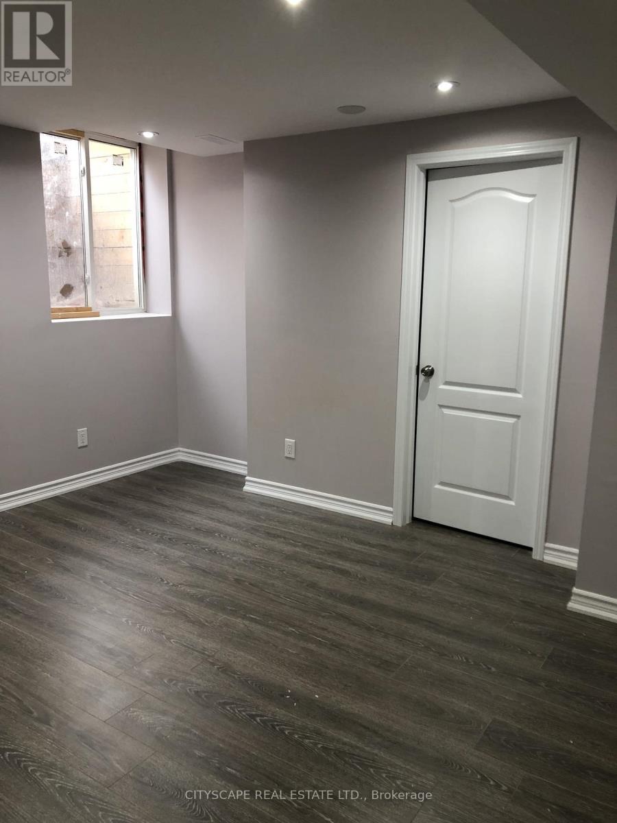 2- Basement Apt - 16 Larande Court, Brampton, Ontario  L6Y 0M3 - Photo 5 - W12712898