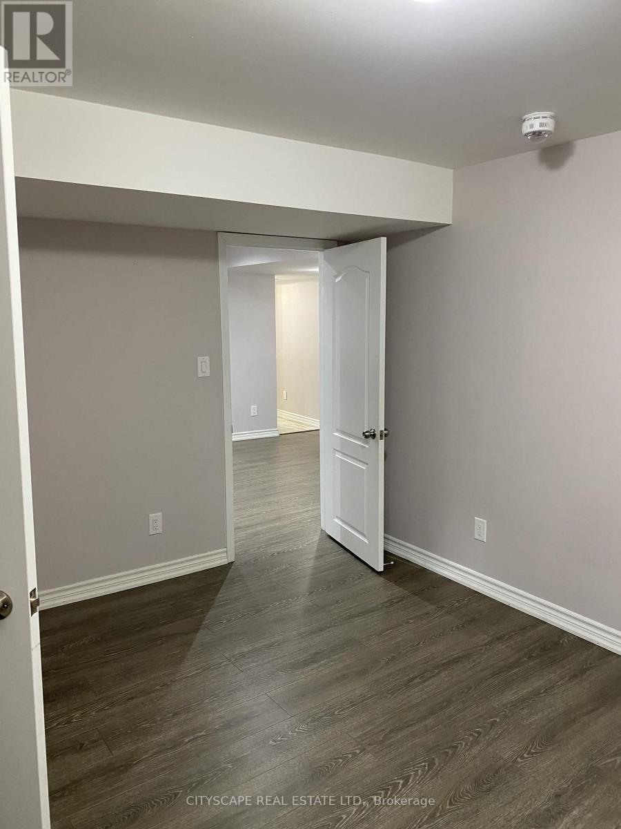 2- Basement Apt - 16 Larande Court, Brampton, Ontario  L6Y 0M3 - Photo 6 - W12712898
